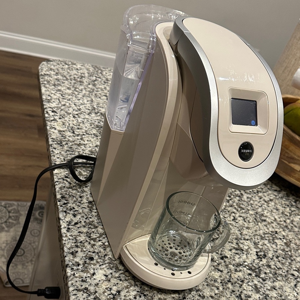 Keurig Single Serve Coffee Maker in Cream and Silver - Picture 5 of 17